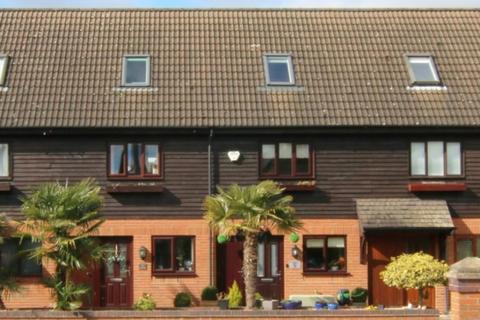 5 Barn Court, Clutton, Chester, CH3 9SB