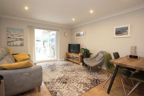 5 Barn Court, Clutton, Chester, CH3 9SB