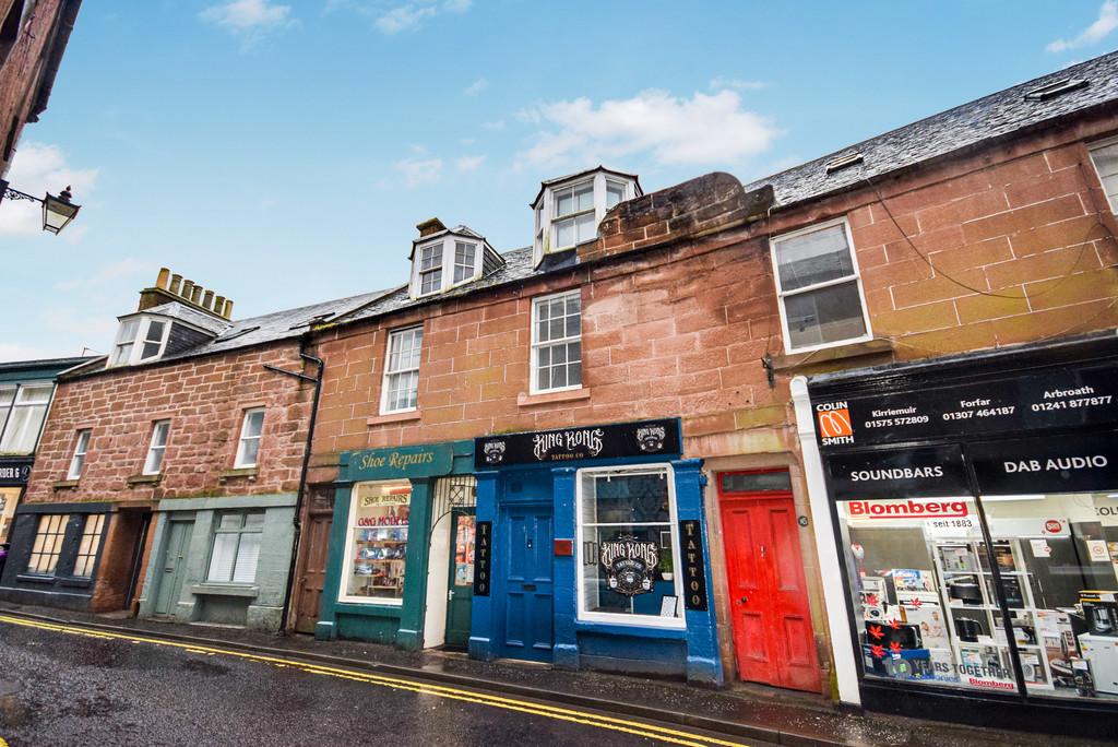 Glengate, Kirriemuir 4 bed flat £55,000