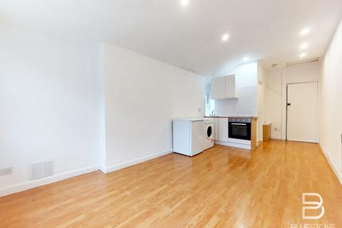 Studio to rent, Colmer Road, Streatham