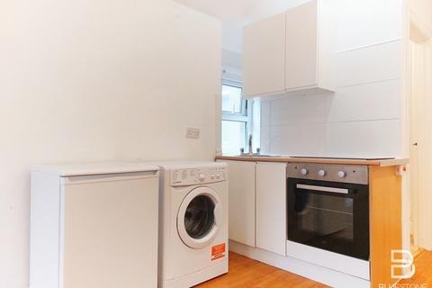 Studio to rent, Colmer Road, Streatham