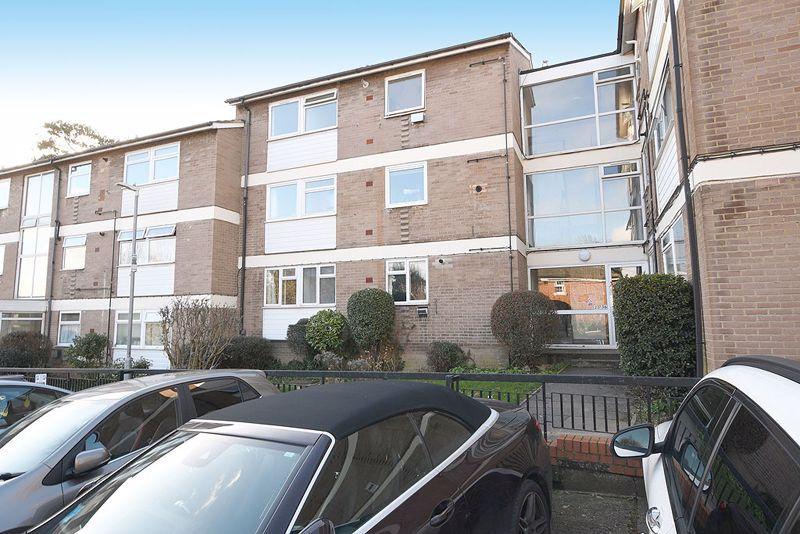 Tonbridge Road, Maidstone ME16 2 bed flat for sale £200,000
