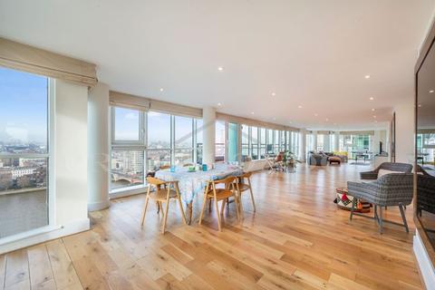 3 bedroom apartment for sale - Flagstaff House, St George Wharf, London