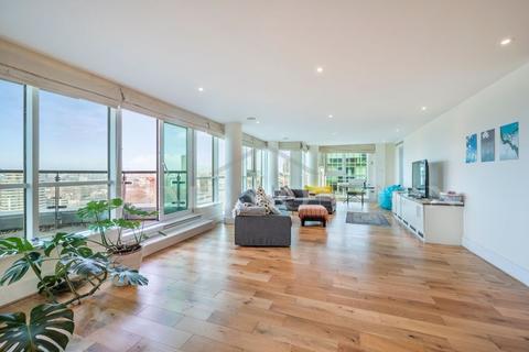 3 bedroom apartment for sale - Flagstaff House, St George Wharf, London