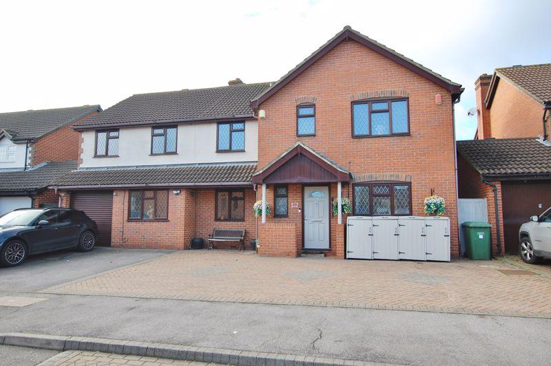 Chafford Hundred 5 bed detached house for sale £730,000