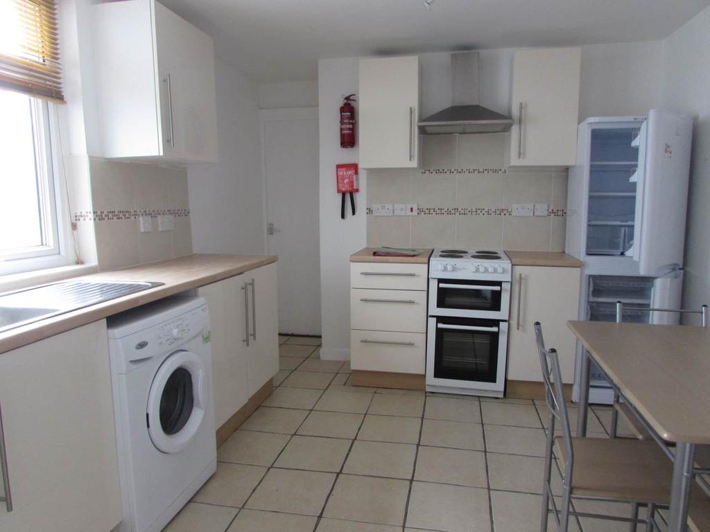 Montpelier Terrace, Ffynone, Swansea 1 bed flat £575 pcm (£133 pw)