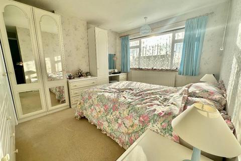 3 bedroom semi-detached house for sale - Pennine Avenue, Luton, Bedfordshire, LU3 3EH