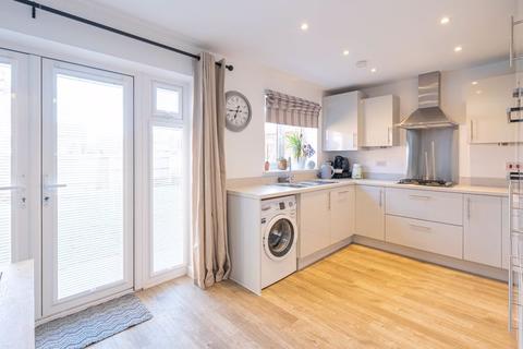 2 Bishops Way, Grove, Wantage, OX12 7FG