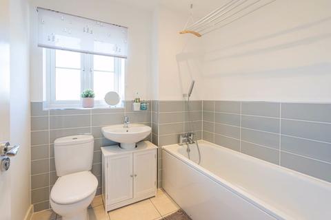 2 Bishops Way, Grove, Wantage, OX12 7FG