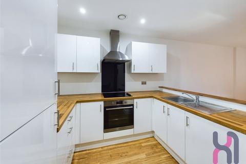 3 bedroom flat to rent, Media City, Michigan Point Tower B, 11 Michigan Avenue, Salford, M50