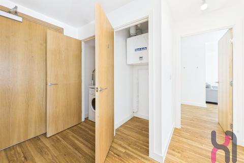 3 bedroom flat to rent, Media City, Michigan Point Tower B, 11 Michigan Avenue, Salford, M50