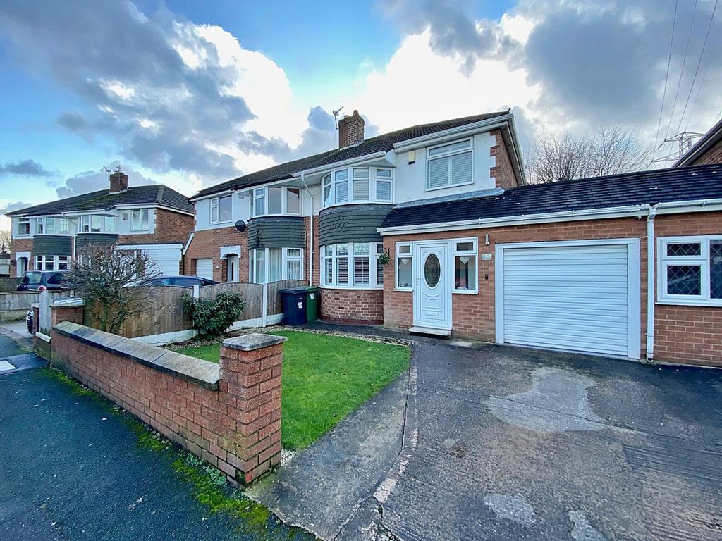 Vaudrey Drive, Woolston, Warrington, WA1 3 bed semidetached house £