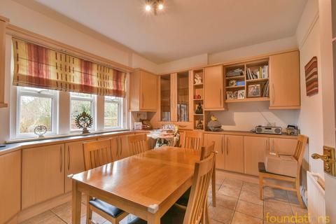 5 bedroom detached house for sale - Sutherland Avenue, Bexhill-on-Sea, TN39