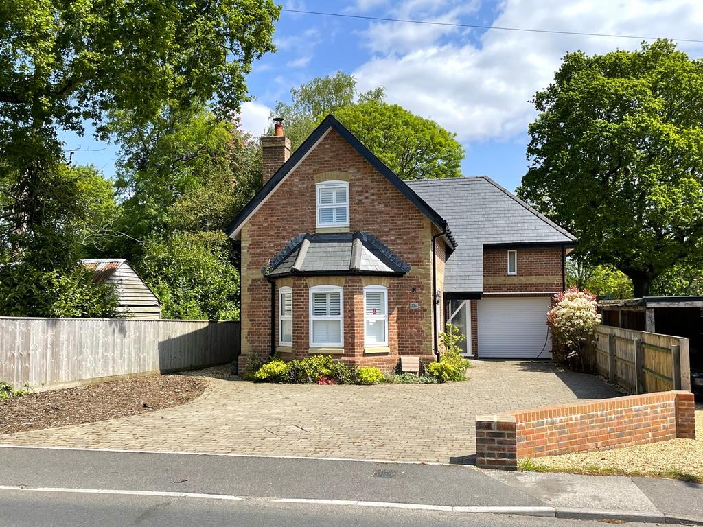 Dorchester Road Lytchett Minster Poole Bh16 4 Bed Detached House £