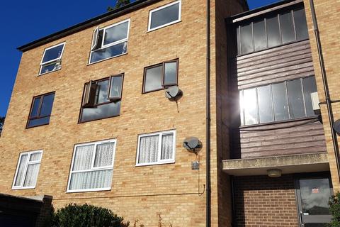 2 bedroom flat to rent, Webdell Court