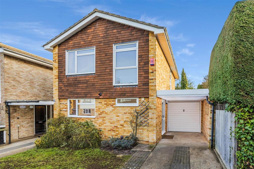 Leslie Gardens, Sutton 4 bed detached house £2,500 pcm (£577 pw)