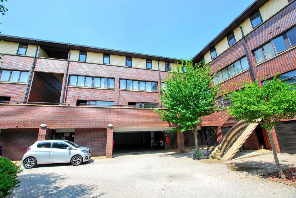 Enterprise Lane, Campbell Park, Milton Keynes 3 bed townhouse for sale £374,000