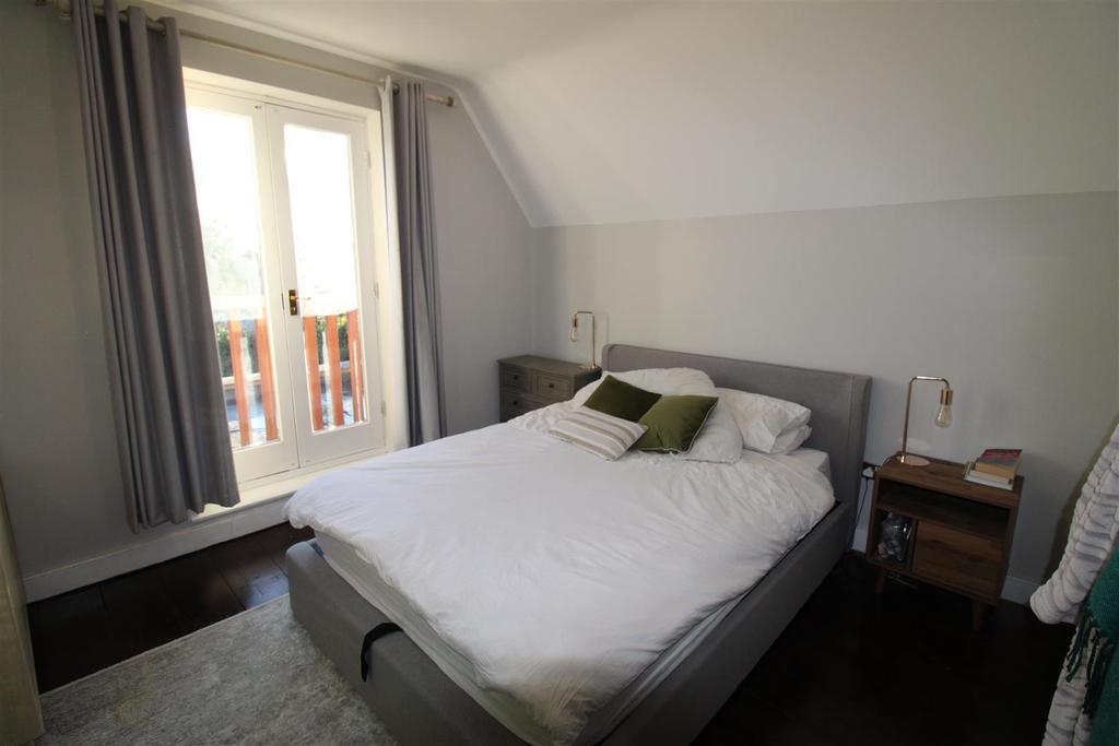 Bedroom 1 b.jpg