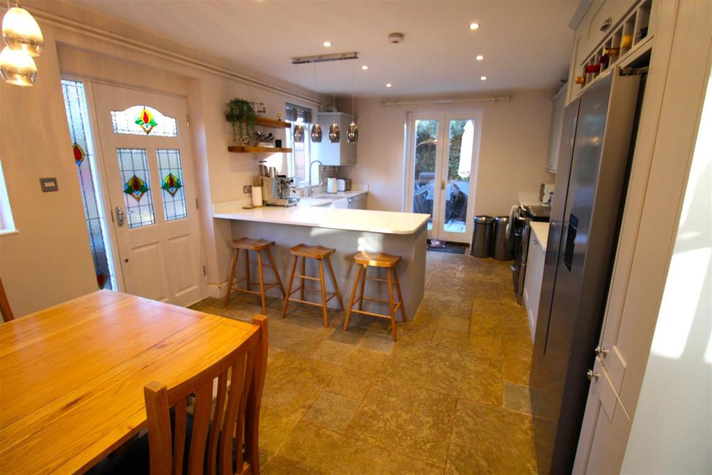 Breakfast kitchen a.jpg
