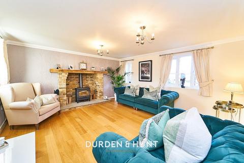 4 bedroom detached house for sale - Ashlyns Lane, Ongar, CM5