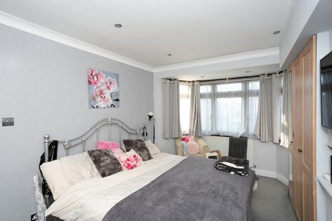 3 bedroom semi-detached house for sale - Peareswood Gardens, Stanmore, HA7