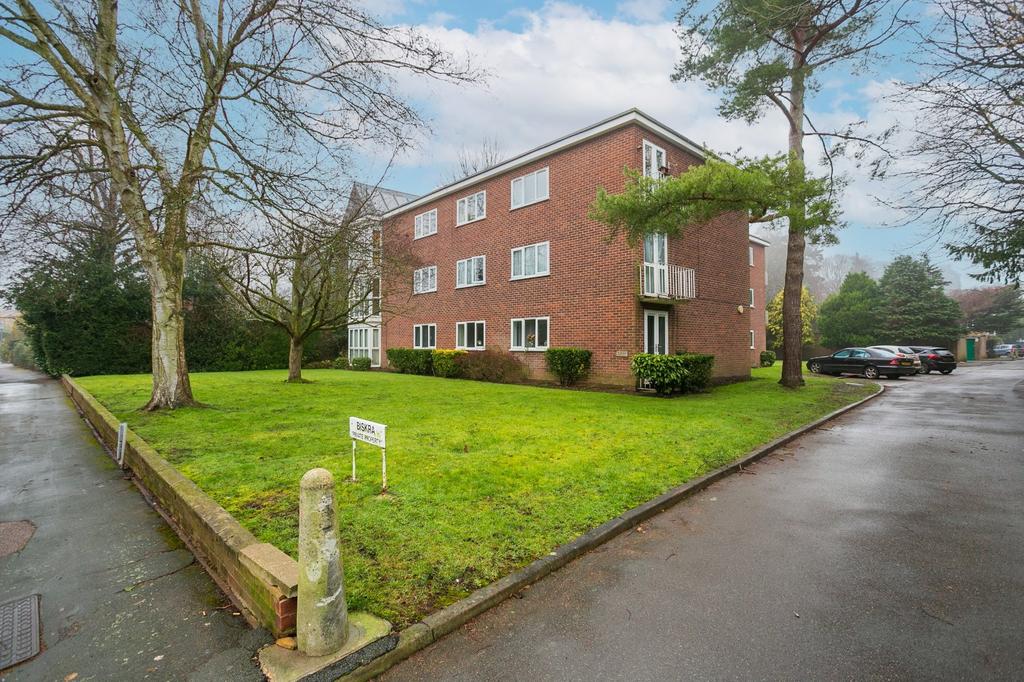 Langley Road, Watford, Hertfordshire... 2 bed apartment £300,000