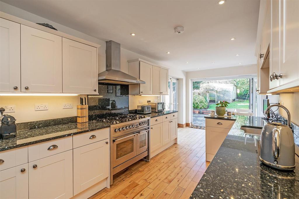 Barrington Road, Solihull 4 bed semidetached house £400,000