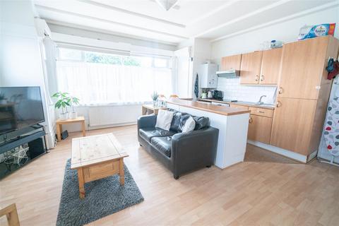 1 bedroom flat for sale, Clarence Avenue, London