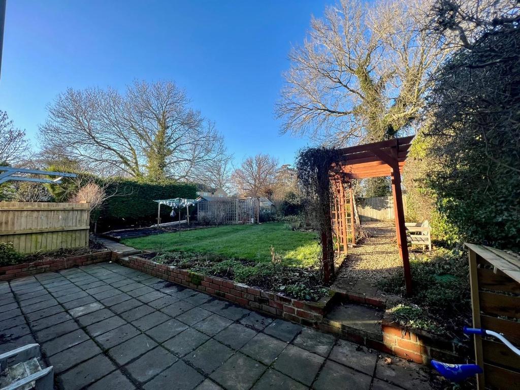 Leazecroft, Halmore, Berkeley, GL13 4 bed cottage £500,000