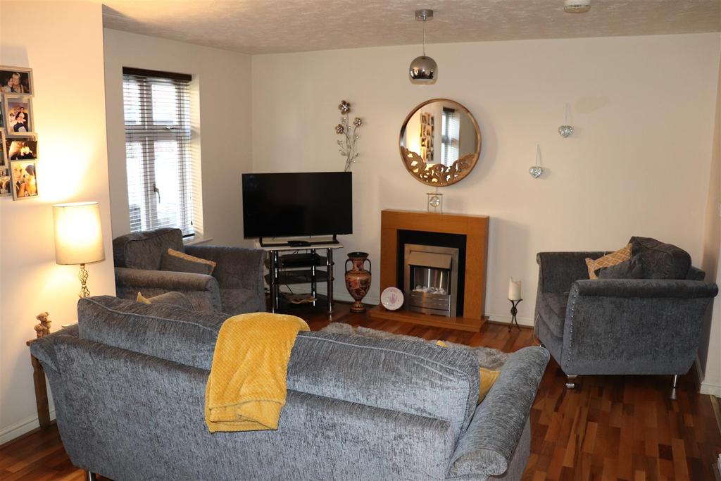 The Briars, Aldridge 2 bed apartment £750 pcm (£173 pw)