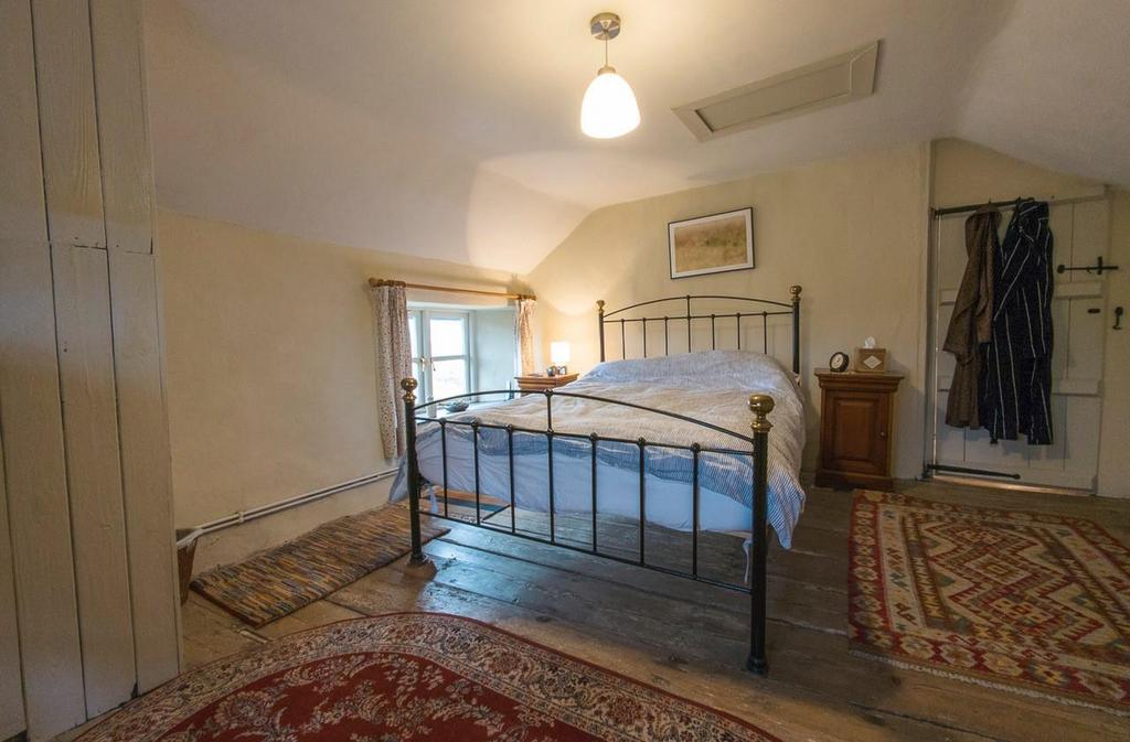 Bedroom 5.jpg