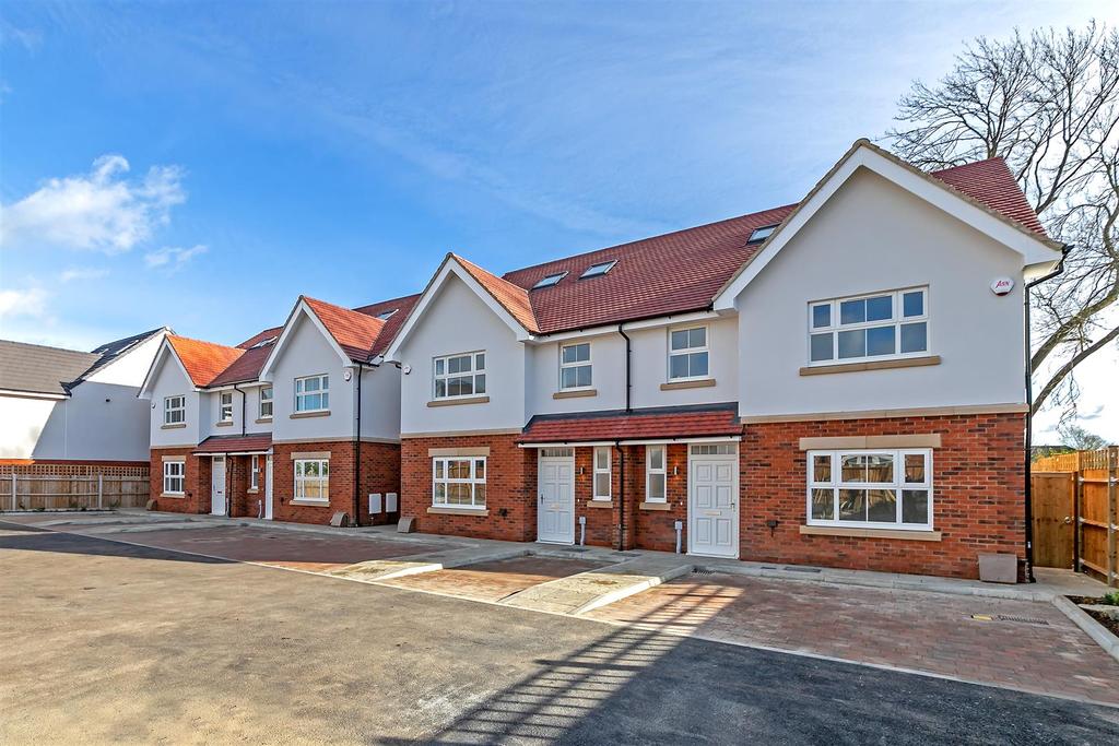 Rosecroft Close, Bovingdon, Hemel... 4 bed semidetached house £775,000