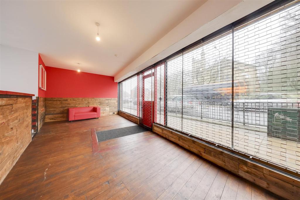 Bank Street, Rawtenstall, Rossendale Property £1,300 pcm (£300 pw)