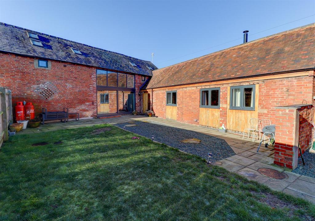 Manor Farm, Draycote, Rugby 3 bed semidetached house £2,195 pcm (£