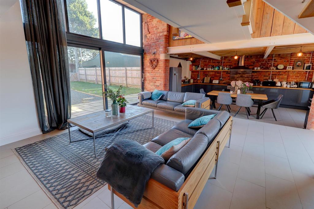 Manor Farm, Draycote, Rugby 3 bed semidetached house £2,195 pcm (£