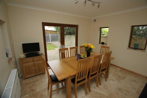 3 bedroom chalet to rent - Prince Avenue, Westcliff On Sea