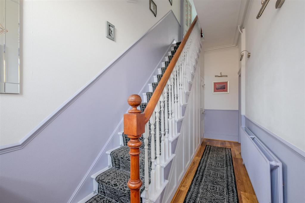 Longwood Gate, Huddersfield HD3 4US 3 bed terraced house for sale £