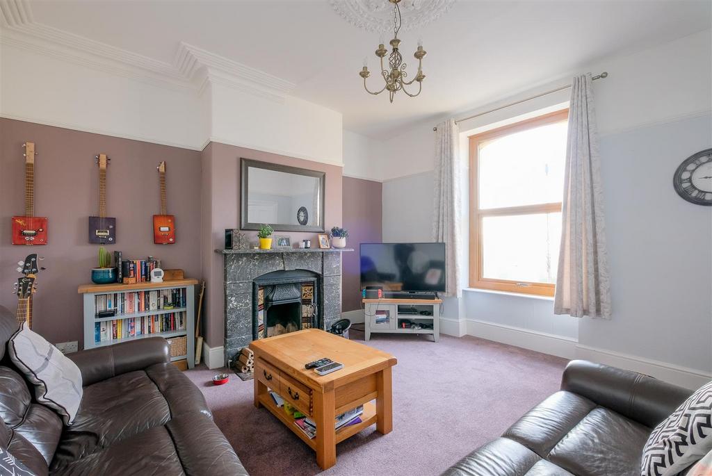 Longwood Gate, Huddersfield HD3 4US 3 bed terraced house for sale £
