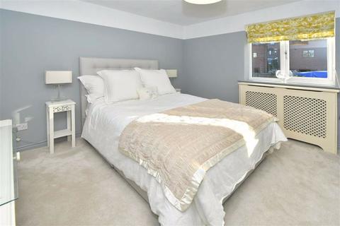 76 Hencroft, Leek, ST13 8EZ