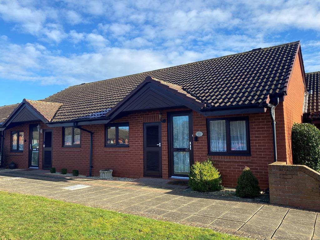 Icknield Court, Bidfordonavon 2 bed terraced bungalow for sale £130,000