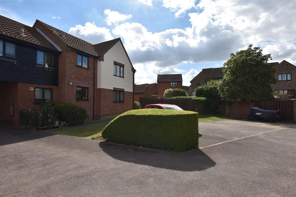 Hallowell Down, South Woodham Ferrers 1 bed apartment £655 pcm (£151 pw)