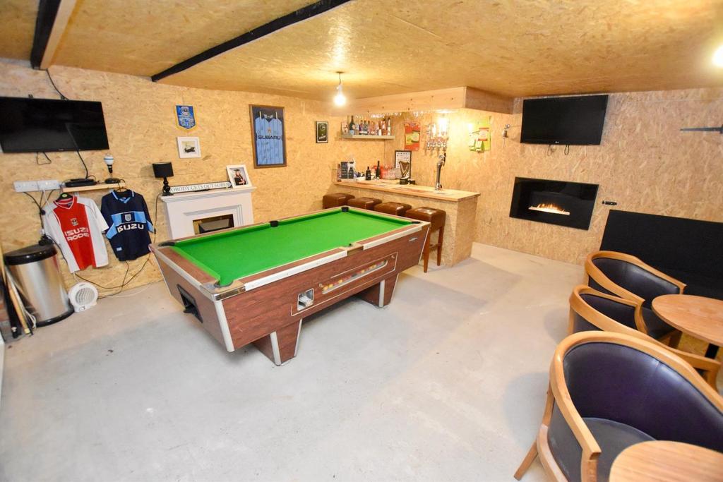 Bar / Games Room