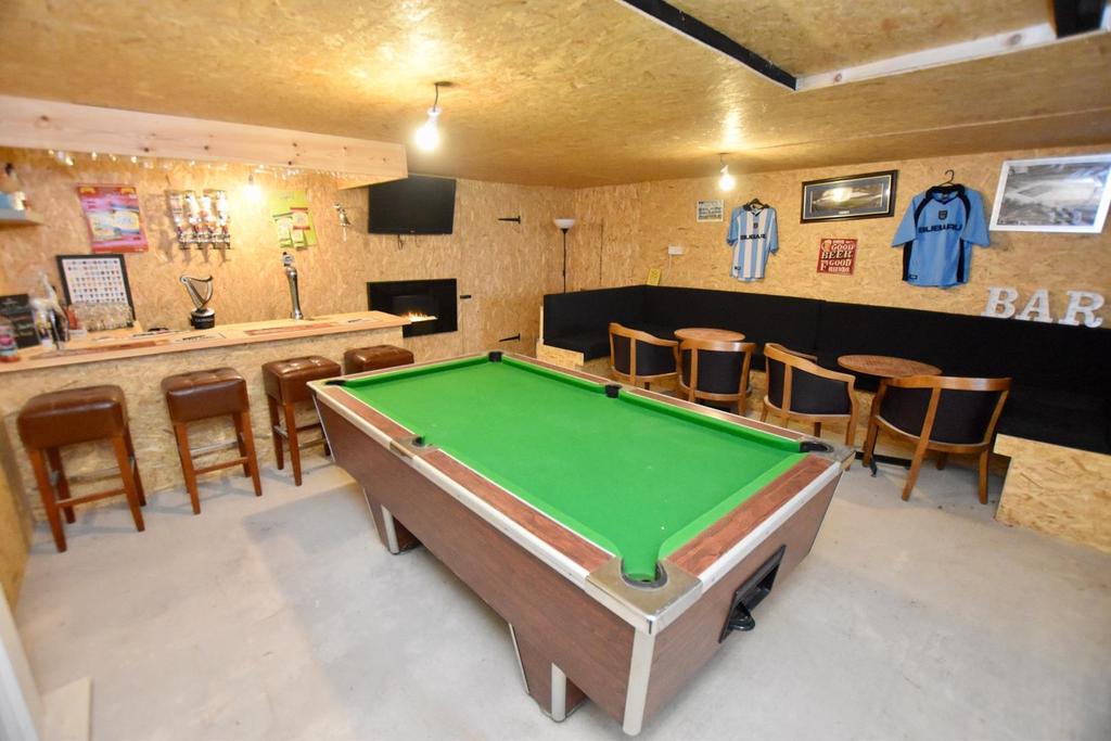 Bar / Games Room