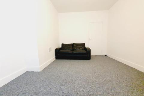 2 bedroom flat to rent - Park View Road, London