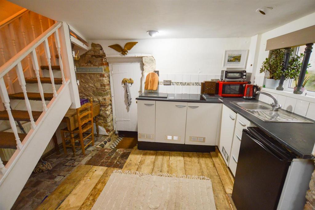 Ocklynge Road, Eastbourne 1 bed semidetached house £900 pcm (£208 pw)