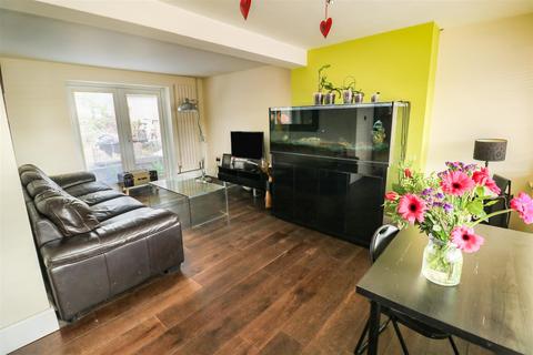 8 Collins Meadow, Harlow, CM19 4EP