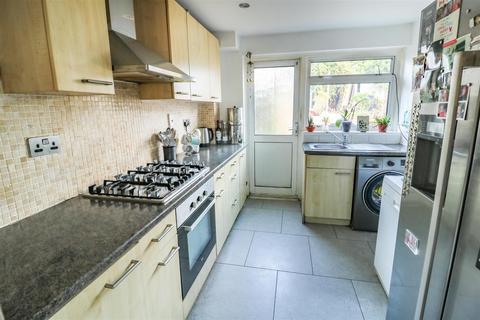 8 Collins Meadow, Harlow, CM19 4EP