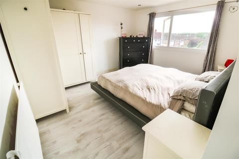 8 Collins Meadow, Harlow, CM19 4EP