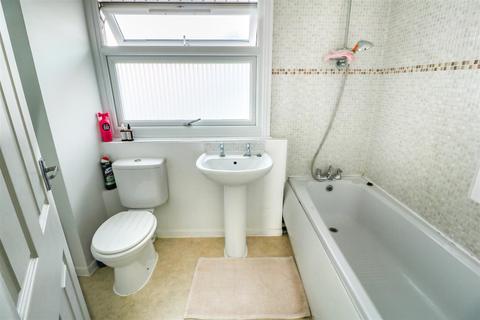8 Collins Meadow, Harlow, CM19 4EP