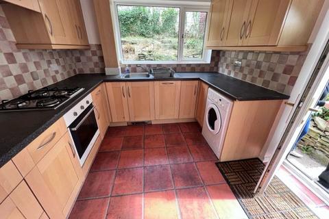 3 bedroom semi-detached house to rent, 48 Smithywood Crescent Woodseats Sheffield S8 0NT